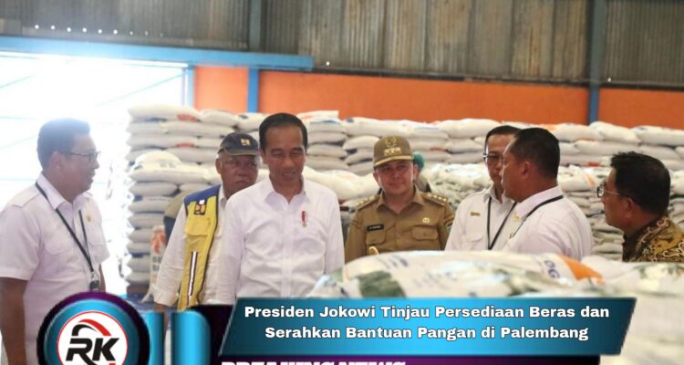 Presiden  Jokowi saat meninjau sekaligus menyerahkan bantuan pangan kepada KPM di Gudang Bulog Sukamaju, Kota Palembang, Provinsi Sumatra Selatan, Kamis (26/10/2023). Photo Dok : Sekretariat Kabinet RI, Radarkeadilan.com