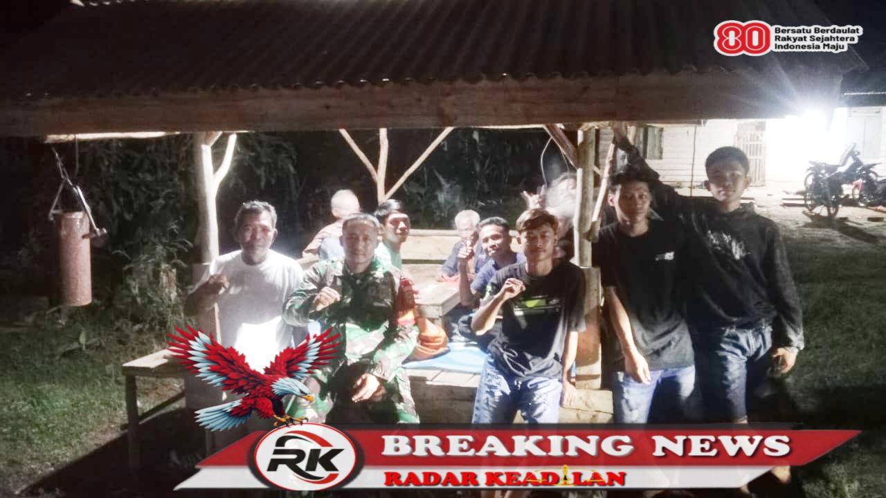 Babinsa dan Warga Lempuing Jaya Bersatu Jaga Keamanan Lewat Siskamling