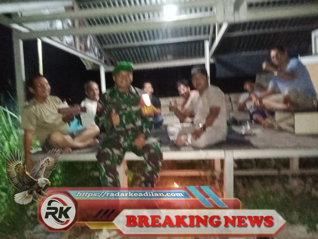 Patroli Malam TNI Dorong Sinergi Keamanan Bersama Masyarakat di Desa Soak Batok Indralaya