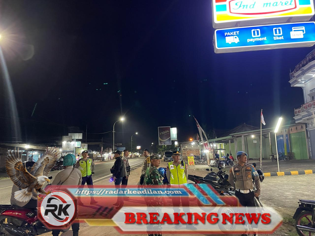 Sinergi TNI-Polri Jaga Malam OKI: Patroli Siskamling Tingkatkan Keamanan Desa Mulyaguna