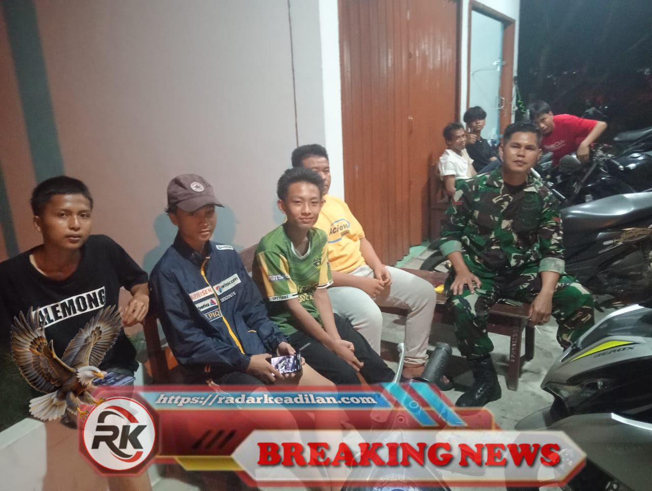 Sinergi Babinsa dan Pemuda, Jaga Malam OKI Tetap Kondusif Lewat Siskamling