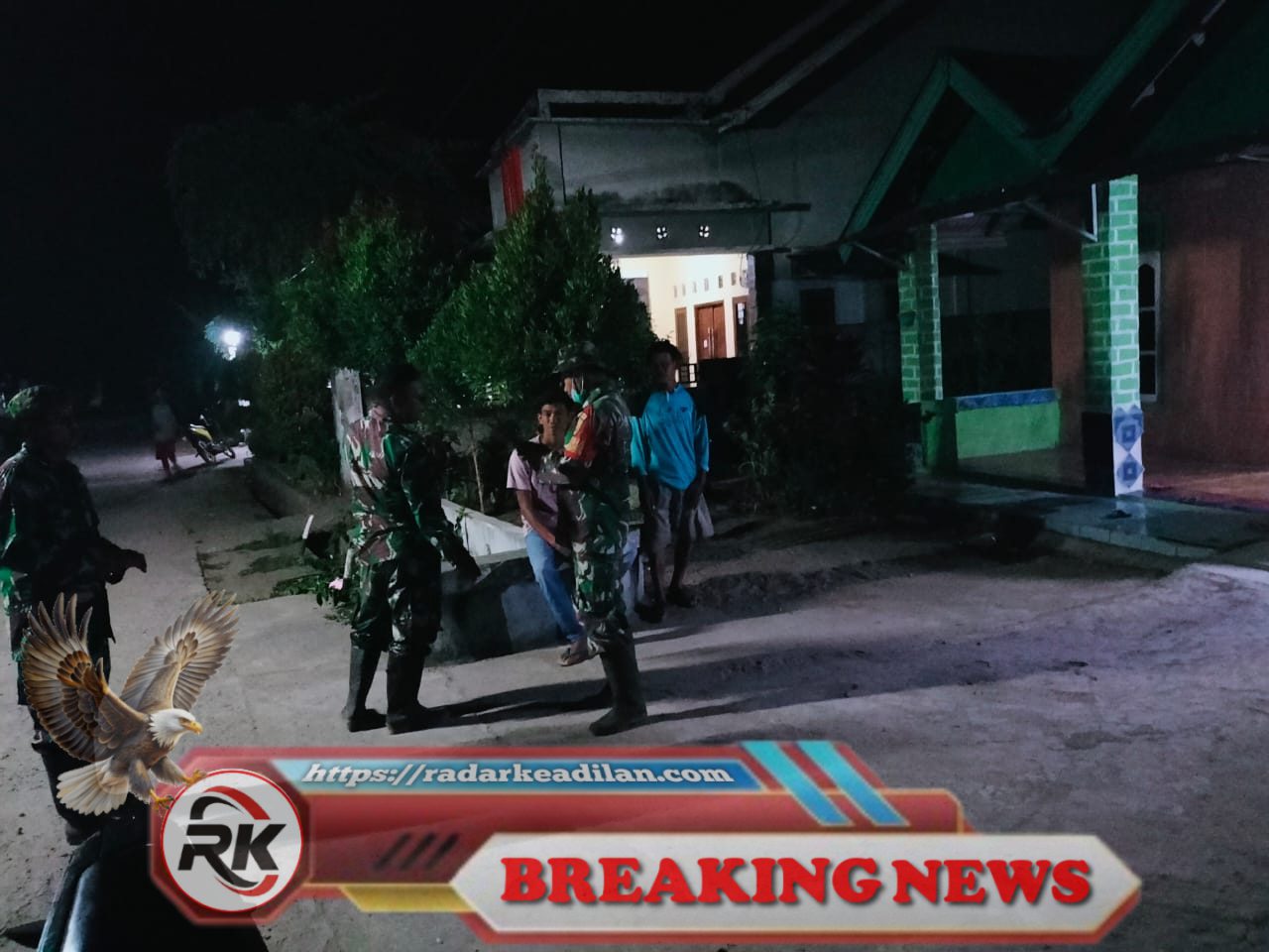 Sinergi Babinsa dan Warga Tanjung Raja Jaga Malam, Keamanan Lingkungan Terus Ditingkatkan