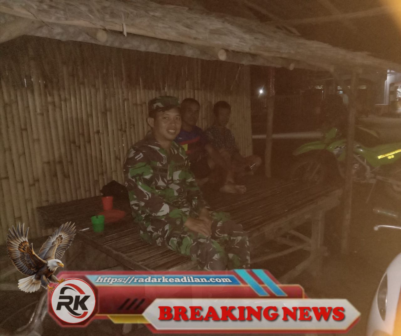 Babinsa dan Masyarakat Desa Payakabung Padukan Langkah Kuatkan Pertahanan Wilayah Lewat Siskamling