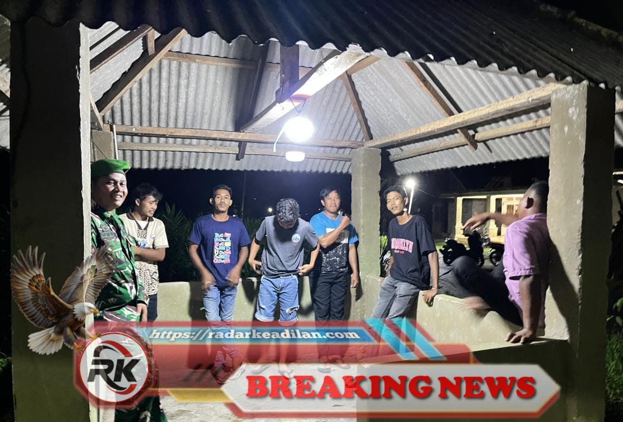 Babinsa Laksanakan Pengarahan Siskamling Dan Patroli Bersama Masyarakat