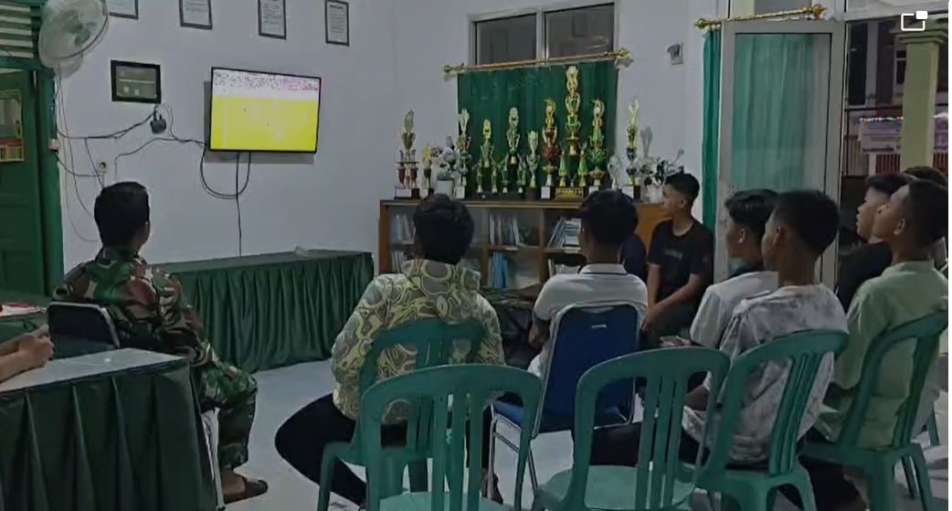 Kodim 0402/OKI-OI Pererat Kemanunggalan TNI-Rakyat Melalui Nobar Piala Dunia 2026 di Kayuagung