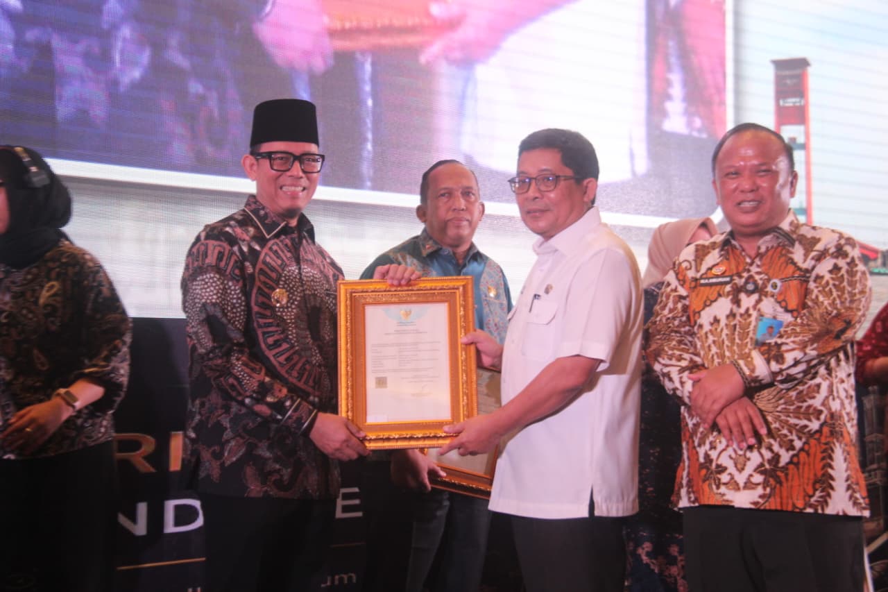 Tari Nyambai Ugan Resmi Miliki Perlindungan Hukum, Bupati OKU Terima Sertifikat Kekayaan Intelektual Komunal